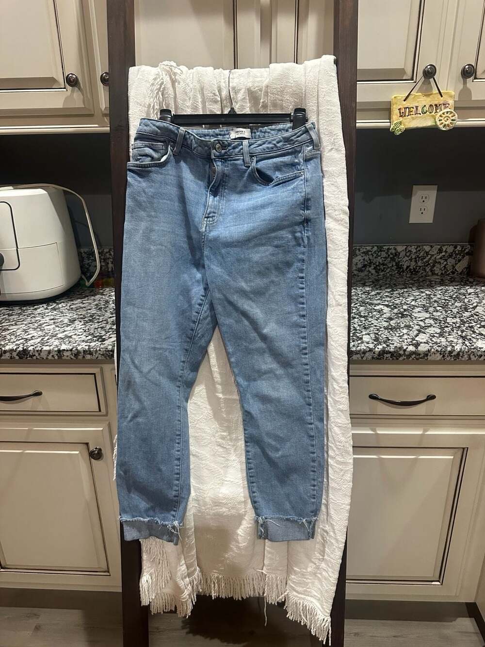 Forever 21 Denim Jeans Size 30 Light Wash Raw Hem Cropped